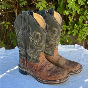 Smokey Mountain cowboys boots . Kids size 13. 🤎